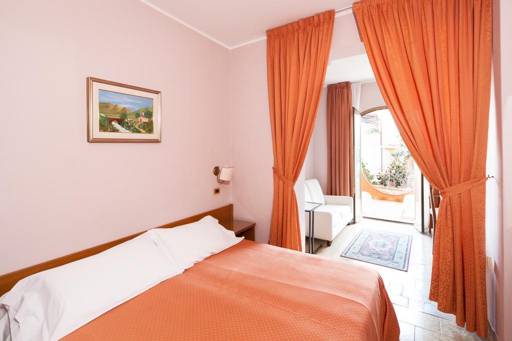 Andromaco Palace Hotel Таормина Екстериор снимка